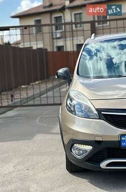 Минивэн Renault Scenic XMOD 2013 в 