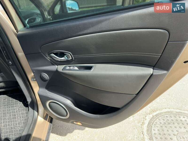 Минивэн Renault Scenic XMOD 2013 в Киеве