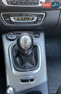 Минивэн Renault Scenic XMOD 2013 в 
