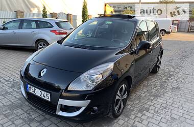 Вантажопасажирський фургон Renault Scenic 2011 в Радивиліві