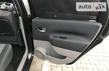 Хетчбек Renault Scenic 2004 в 