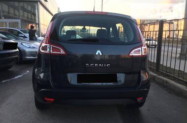 Хэтчбек Renault Scenic 2010 в 