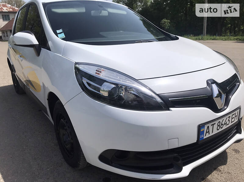 Хетчбек Renault Scenic 2012 в 