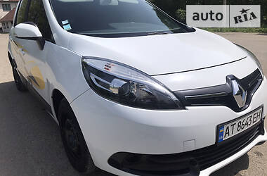 Хетчбек Renault Scenic 2012 в 