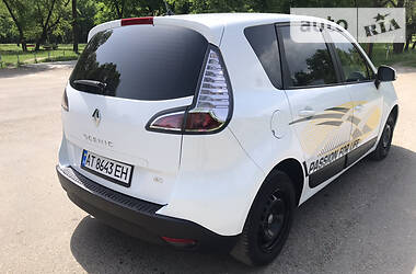 Хетчбек Renault Scenic 2012 в 
