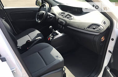 Хетчбек Renault Scenic 2012 в 