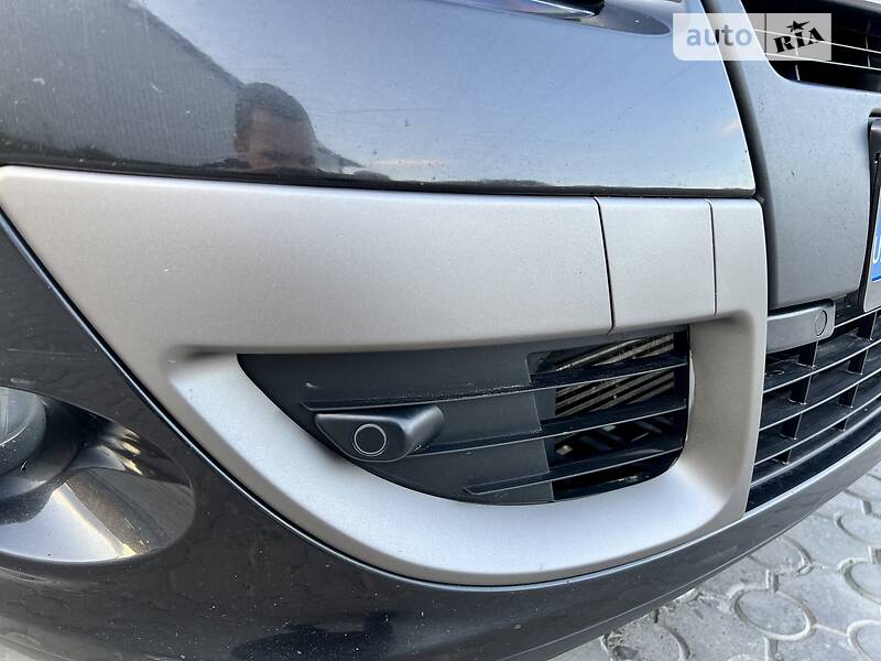 Мінівен Renault Scenic 2009 в Чернівцях