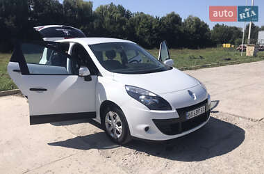 Минивэн Renault Scenic 2011 в 