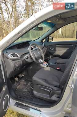 Минивэн Renault Scenic 2010 в 
