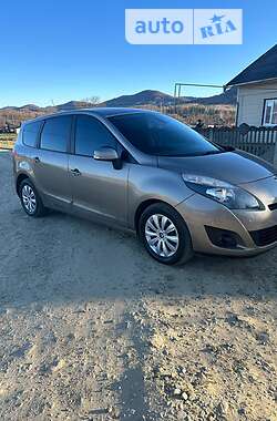 Мінівен Renault Scenic 2009 в Вижниці