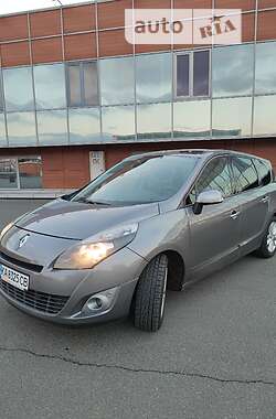Минивэн Renault Scenic 2010 в 