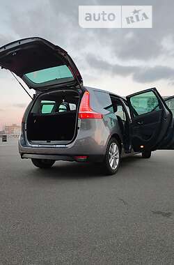 Минивэн Renault Scenic 2010 в 