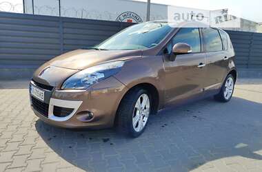 Минивэн Renault Scenic 2010 в 