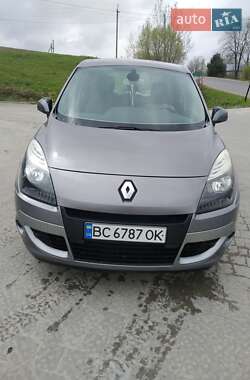 Минивэн Renault Scenic 2011 в 