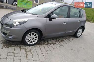 Минивэн Renault Scenic 2011 в 