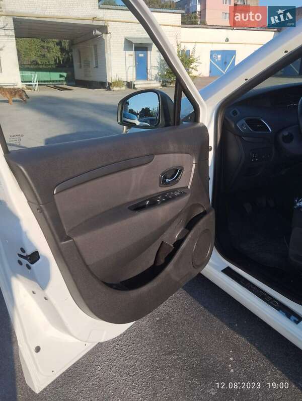 Минивэн Renault Scenic 2016 в Звягеле фото 14 Минивэн Renault Scenic 2016 в Звягеле