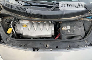 Минивэн Renault Scenic 2004 в 