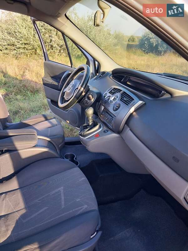 Минивэн Renault Scenic 2005 в Измаиле