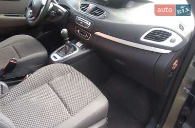 Минивэн Renault Scenic 2011 в 