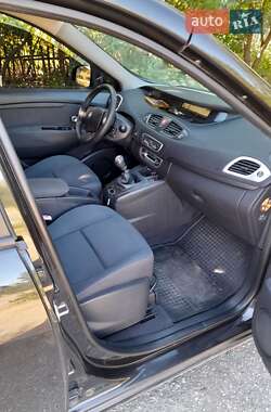 Минивэн Renault Scenic 2009 в 