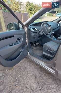 Минивэн Renault Scenic 2012 в 