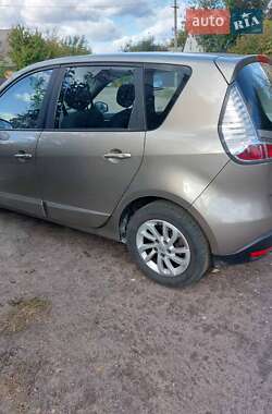 Минивэн Renault Scenic 2012 в 
