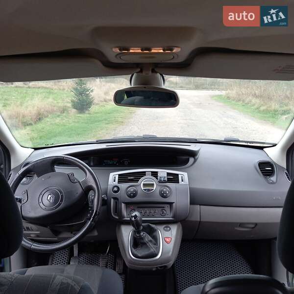 Минивэн Renault Scenic 2004 в Долине