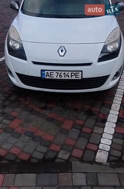 Минивэн Renault Scenic 2011 в 