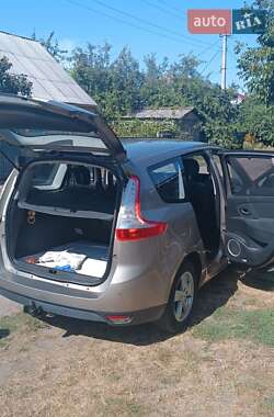 Минивэн Renault Scenic 2009 в 