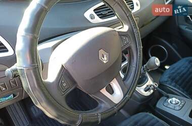 Минивэн Renault Scenic 2010 в 