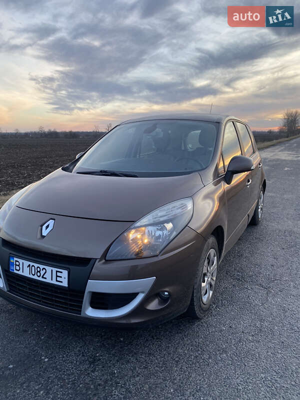 Минивэн Renault Scenic 2009 в Миргороде