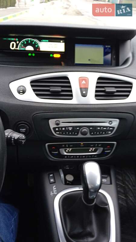 Минивэн Renault Scenic 2010 в 