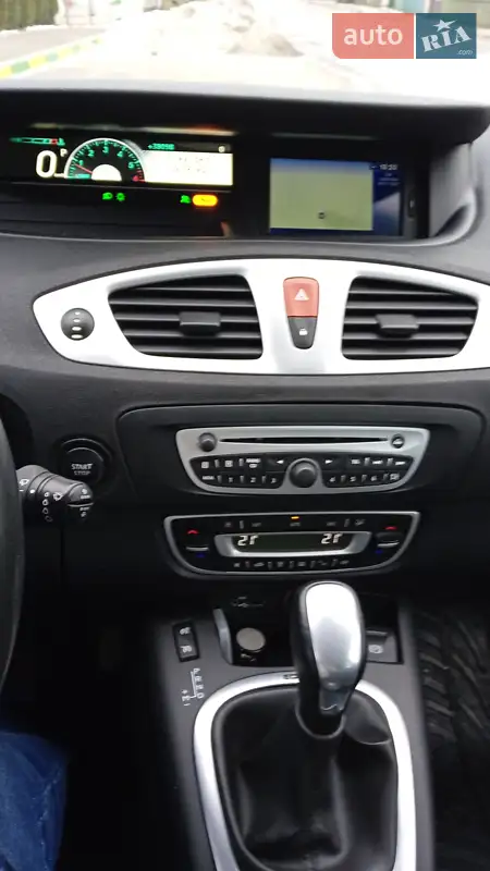 Минивэн Renault Scenic 2010 в 