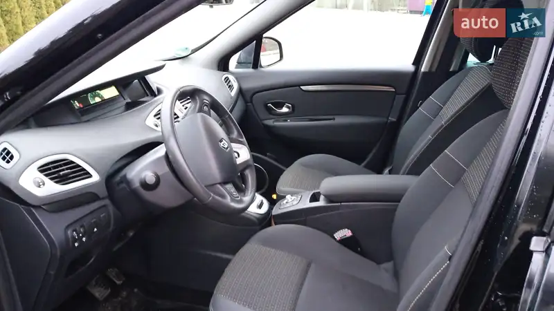Минивэн Renault Scenic 2010 в 