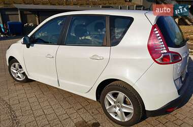 Минивэн Renault Scenic 2011 в 