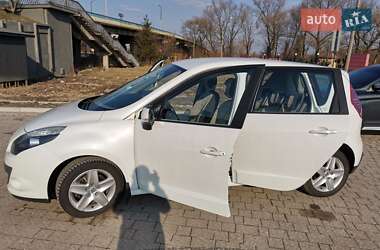 Минивэн Renault Scenic 2011 в 