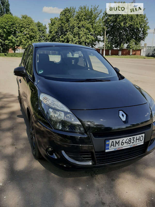 Минивэн Renault Scenic 2010 в Коростене