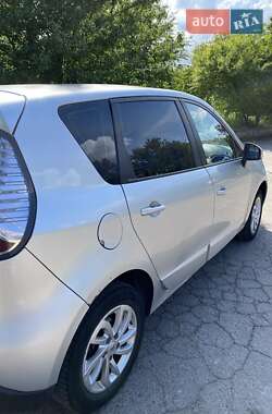 Минивэн Renault Scenic 2012 в 
