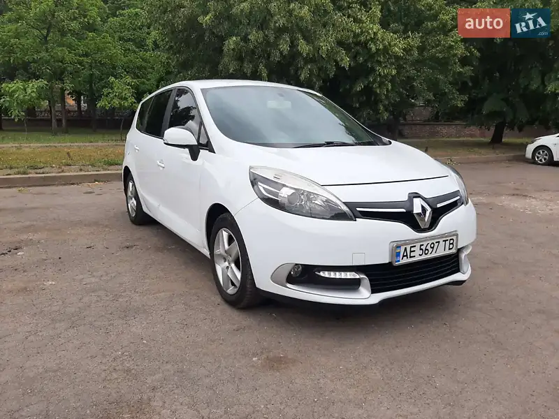 Минивэн Renault Scenic 2015 в 