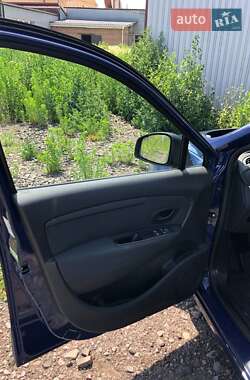 Минивэн Renault Scenic 2011 в 