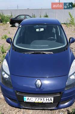Минивэн Renault Scenic 2011 в 