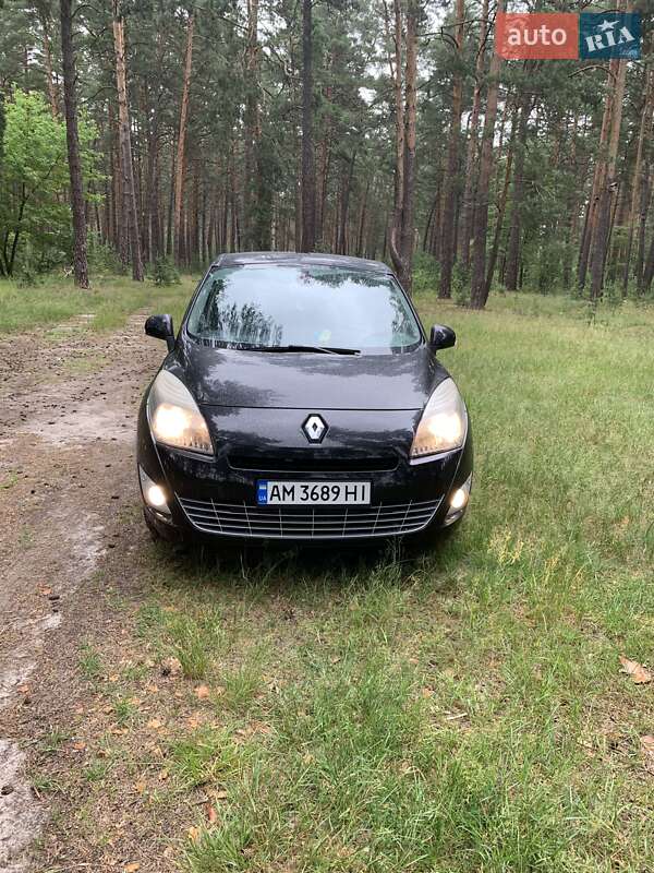 Минивэн Renault Scenic 2011 в Олевске