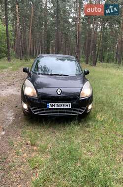 Минивэн Renault Scenic 2011 в 