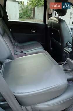 Минивэн Renault Scenic 2013 в 