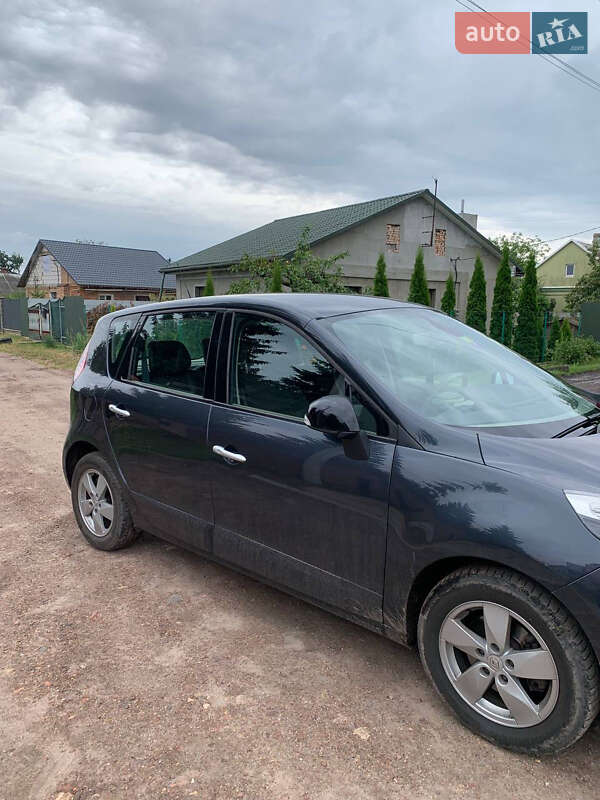 Мінівен Renault Scenic 2011 в Нововолинську