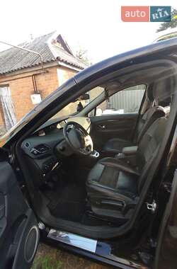 Минивэн Renault Scenic 2012 в 