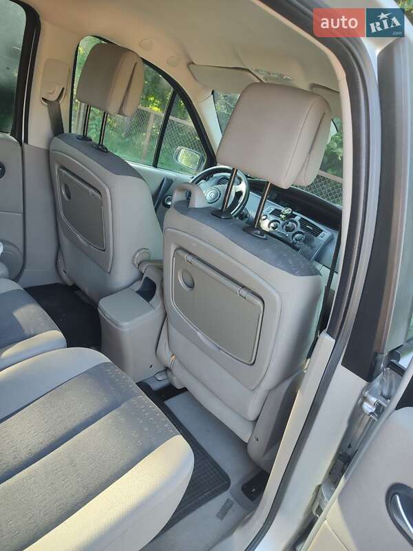Минивэн Renault Scenic 2004 в Дубно