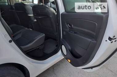 Минивэн Renault Scenic 2015 в 