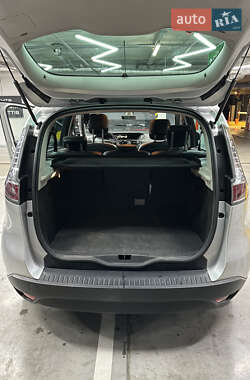 Минивэн Renault Scenic 2013 в 