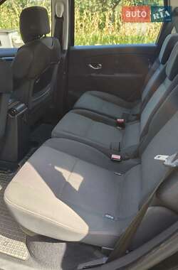 Минивэн Renault Scenic 2013 в 